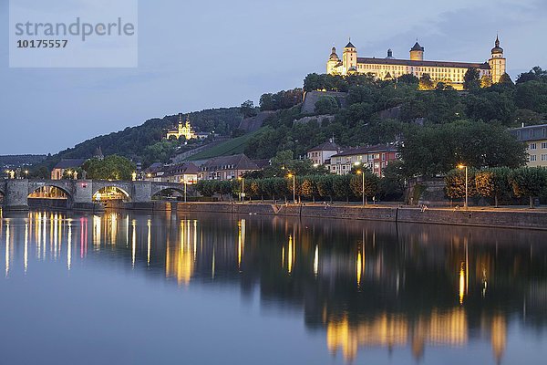 Festung Marienberg mit dem Main  Würzburg  Bayern  Deutschland  Europa