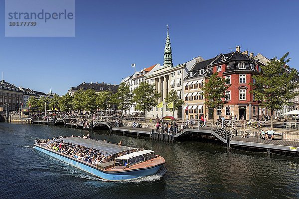 Ausflugsboot  Holmens Kanal  Kopenhagen  Dänemark  Europa
