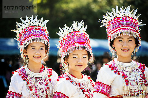 Hmong-Frauen in traditioneller Kleidung bei ihrem Neujahrsfest  Chiang Mai  Thailand  Asien