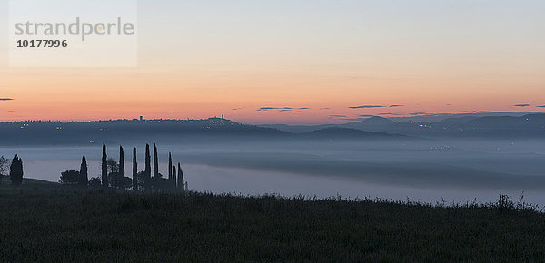 'Die Stadt von Pienza bei Sonnenaufgang  Val d'Orcia  Toskana  Italien  Europa'