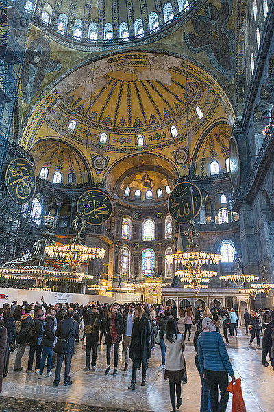 Hauptraum  Hagia Sophia  Ayasofya  Innenansicht  UNESCO-Weltkulturerbe  europäischer Teil  Istanbul  Türkei  Asien