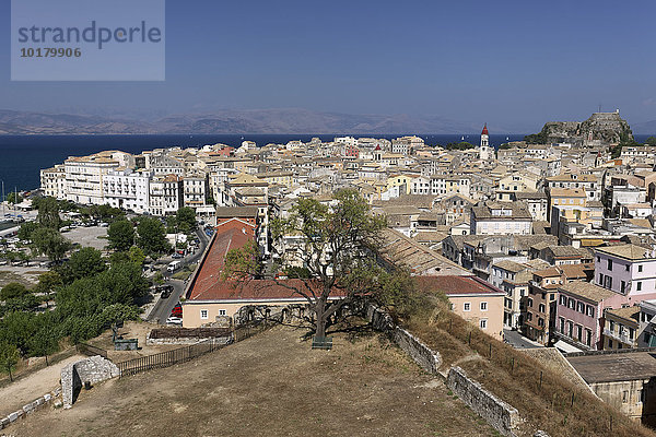 Ausblick von neuer Festung auf Häusermeer  Altstadt  Korfu Stadt  Kerkyra  Unesco Weltkulturerbe  Insel Korfu  Ionische Inseln  Griechenland  Europa