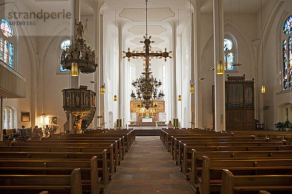 Innenraum der evangelischen St.-Nikolaikirche in Kiel  Schleswig-Holstein  Deutschland  Europa