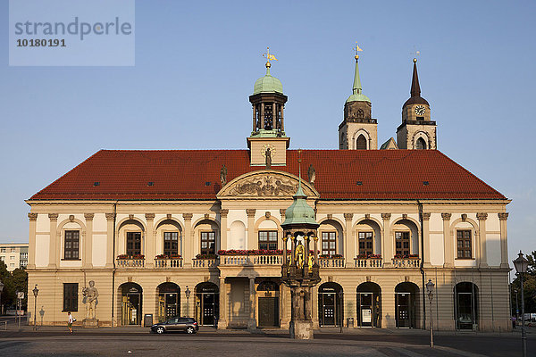 Das Alte Rathaus am Alten Markt mit Magdeburger Reiter  Magdeburg  Sachsen-Anhalt  Deutschland  Europa