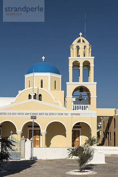 Kirche St. George  Agios Georgios  Oia  Santorin  Griechenland  Europa