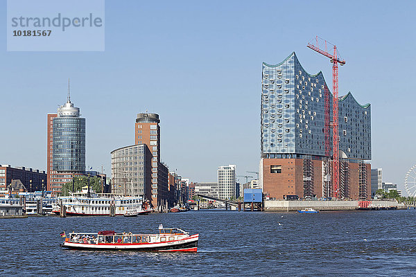 Elbphilharmonie und Columbus-Haus  Hamburg  Deutschland  Europa