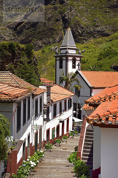 Ausblick auf das malerische Dorfzentrum von Sao Vicente  Madeira  Portugal  Europa