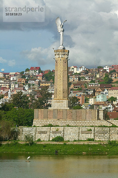 Kriegsdenkmal  Lac Anosy in der Hauptstadt Antananarivo  Tana  Madagaskar  Afrika