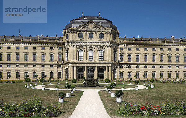 Hofgarten mit Residenzschloss  Residenz  Würzburg  Unterfranken  Bayern  Deutschland  Europa