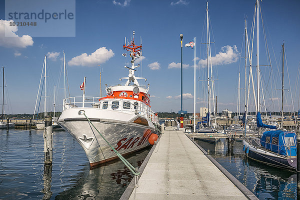 Seenotkreuzer im Hafen  Kiel  Schleswig-Holstein  Deutschland  Europa