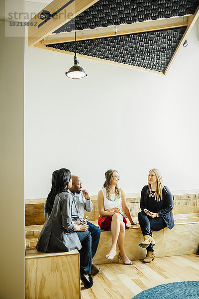 Eingangshalle sprechen Mensch Büro Menschen Business