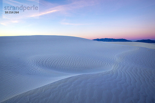 Vereinigte Staaten von Amerika USA über Sonnenaufgang weiß Monument Sand Düne New Mexico