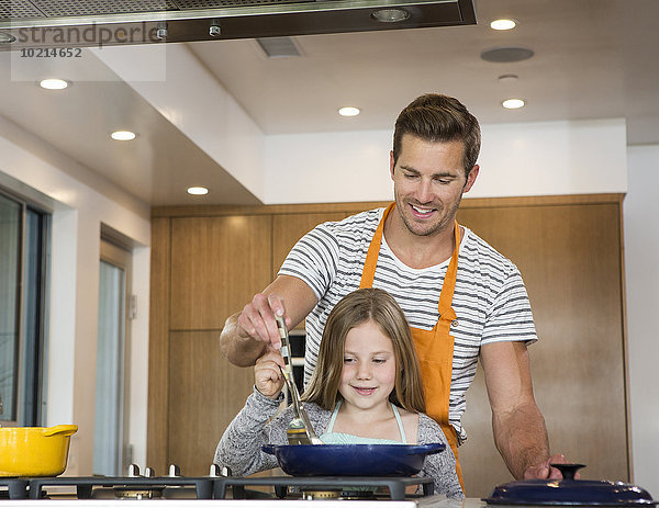 kochen Europäer Menschlicher Vater Küche Tochter