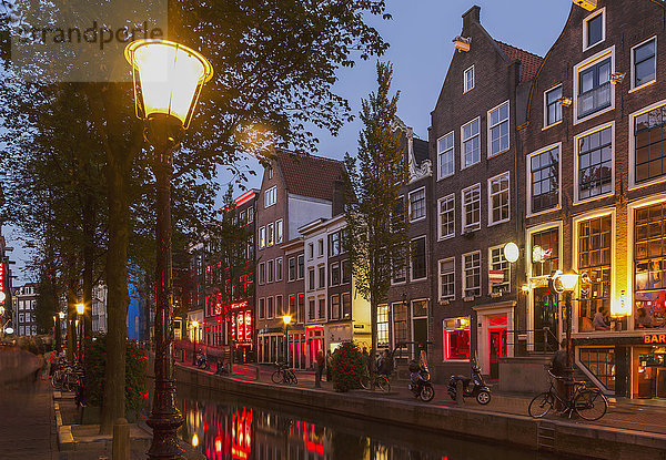 beleuchtet Amsterdam Hauptstadt Straße Straßenlaterne Laterne Niederlande