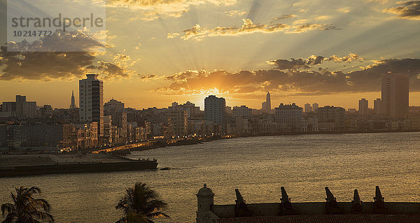 Havanna Hauptstadt hoch oben Stadtansicht Stadtansichten Sonnenuntergang über Gebäude aufwärts Kuba
