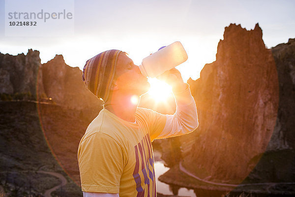 Wasser Europäer Mann Vereinigte Staaten von Amerika USA Landschaft Wüste trinken Flasche