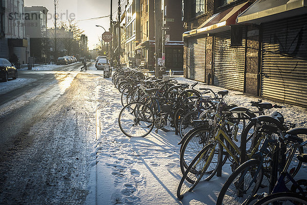 Vereinigte Staaten von Amerika USA New York City Weg Großstadt parken Fahrrad Rad Schnee