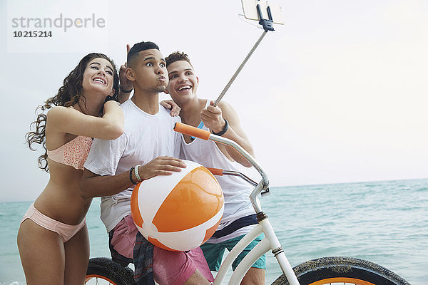 Freundschaft nehmen lächeln Strand