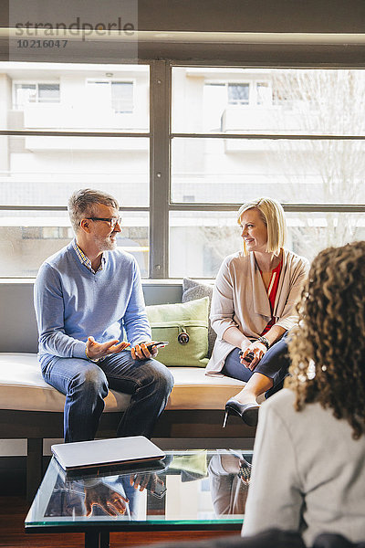 Eingangshalle sprechen Mensch Büro Menschen Business