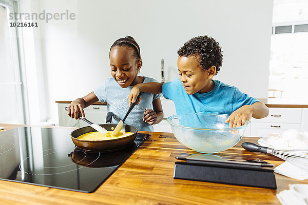 kochen Bruder Schwester Küche Frühstück