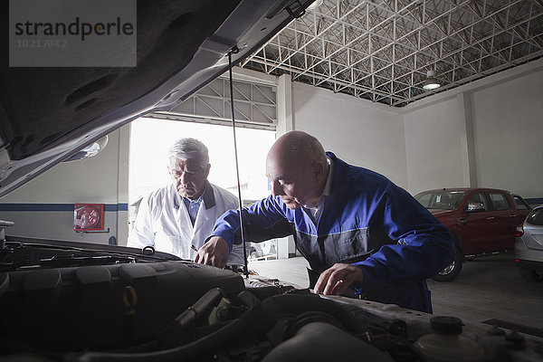Garage Auto Hispanier Mechaniker alt reparieren