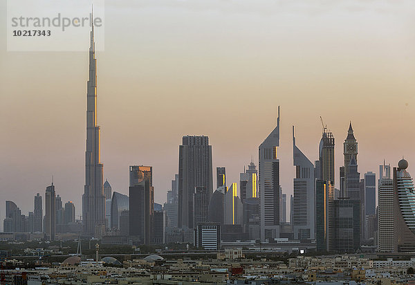 Skyline Skylines Vereinigte Arabische Emirate VAE Sonnenuntergang Großstadt
