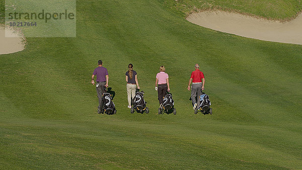 Europäer Freundschaft ziehen Tasche Golfsport Golf Kurs