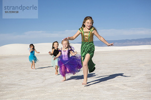 gehen Wüste Sand Mädchen Düne