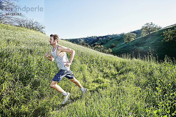 Ländliches Motiv ländliche Motive Europäer folgen rennen Athlet
