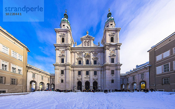 Österreich  Salzburg  Blick auf den Salzburger Dom im Winter
