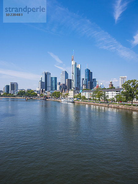 Deutschland  Hessen  Frankfurt  Skyline des Finanzbezirks  Main