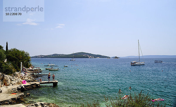 Kroatien  Seget Vranjica  Strand an der Adria
