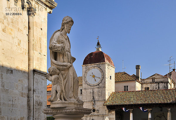 Kroatien  Trogir  Kathedrale St. Laurentius  Glockenturm und Loggia