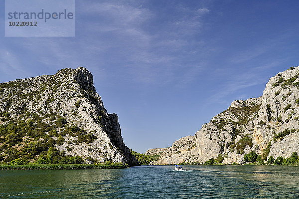 Kroatien  Nationalpark Krka  Landschaft mit Felsen