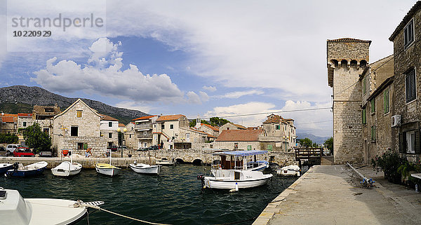 Kroatien  Kastela  Kastel Gomilica  Insel Gomile  Hafen