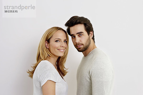 Porträt des Paares vor weißem Hintergrund