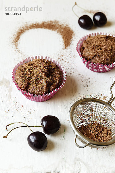 Vegane Schokoladenmuffins mit Kirschen  zuckerfrei und vollwertig