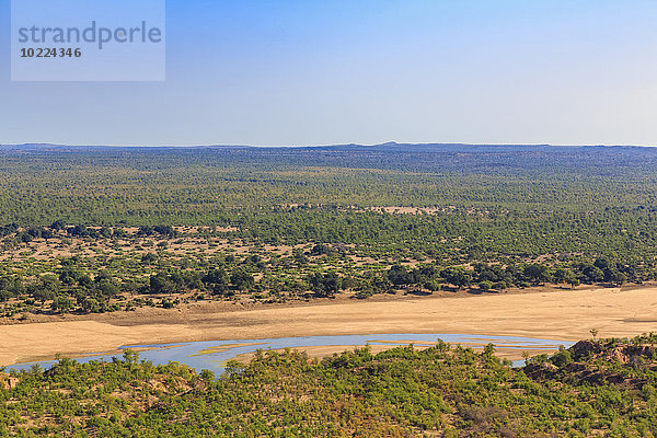 Simbabwe  Masvingo  Gonarezhou-Nationalpark  Blick von den Chilojo-Felsen auf den Runde River