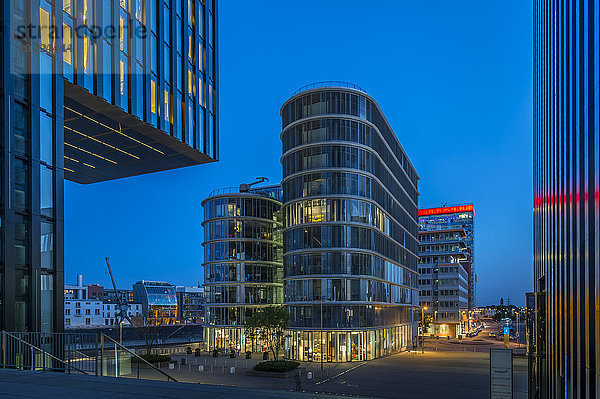 Deutschland  Düsseldorf  Blick vom Hyatt Regency Hotel auf Geschäftshäuser im Media Harbour