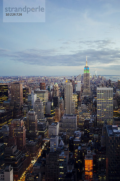 USA  New York State  New York City  Manhattan  Skyline am Abend