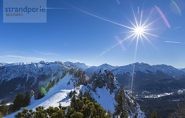 Deutschland  Bayern  Wettersteingebirge  Blick vom Puerschling auf die Zugspitze