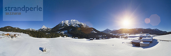 Österreich  Tirol  Brandenberger Alpen  Bauernhöfe zwischen Unnütz und Guffert  Panorama