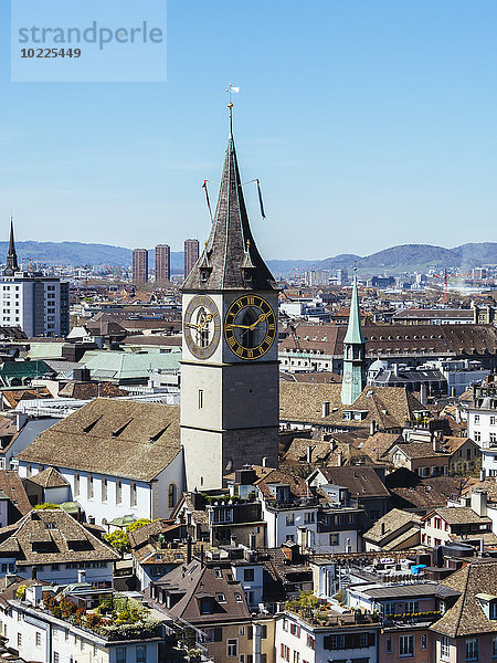 Schweiz  Zürich  Altstadt  Blick auf St. Peter Kirchenuhr