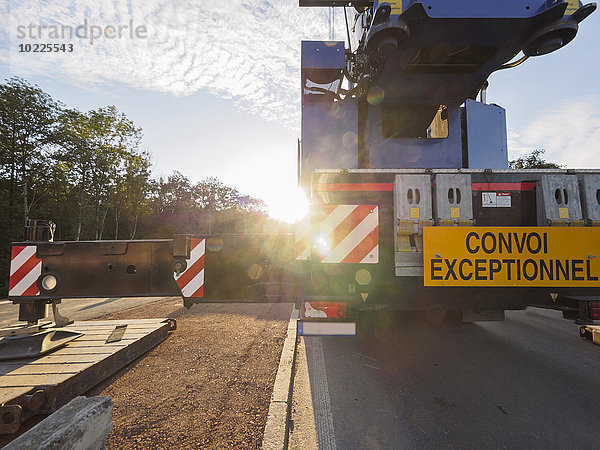 Deutschland  Kippenheimweiler  LKW auf der Baustelle