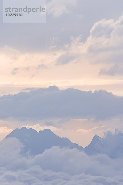 Spanien  wolkenverhangene Pico tres Stuten