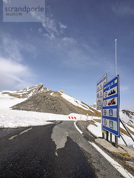 Italien  Piemont  Col Agnel  geschlossener Pass im Winter