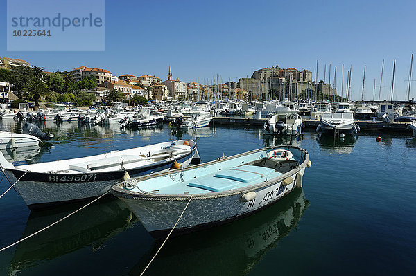 Frankreich  Korsika  Calvi  Altstadt mit Hafen und Zitadelle