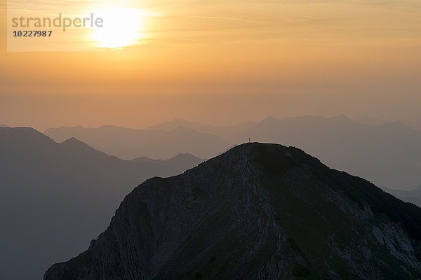 Österreich  Tirol  Sonnenaufgang am Gipfel