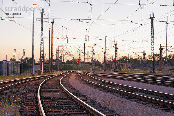 Deutschland  Hamburg  Bahnstrecke mit Oberleitung