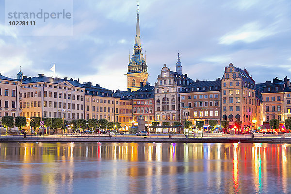 Schweden  Stockholm  Blick auf Gamla Stan mit deutscher Kirche im Abendlicht